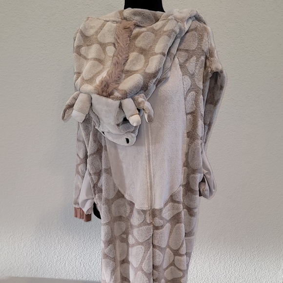 Secret Treasures Giraffe Onesie pajamas (M) - Picture 4 of 14